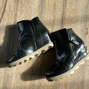 Girls Sorel wedges